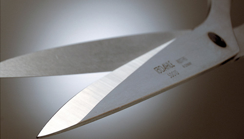 Double ground blades offer increased trimming capabilities.